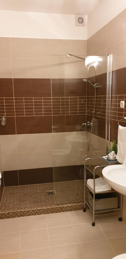 מישקולץ Grand Paradise Apartman מראה חיצוני תמונה