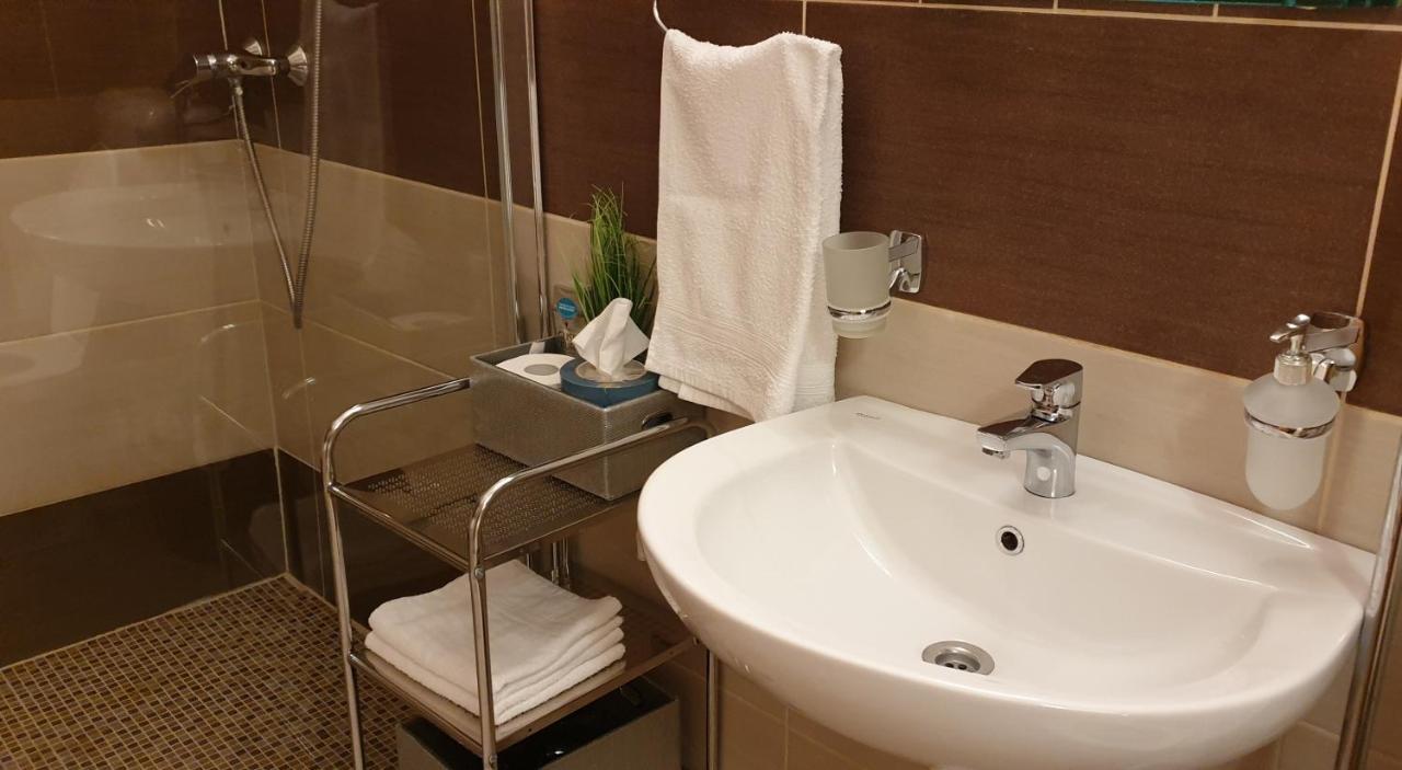מישקולץ Grand Paradise Apartman מראה חיצוני תמונה